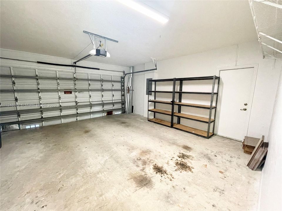 Recientemente alquilado: $4,500 (4 camas, 3 baños, 2313 Pies cuadrados)