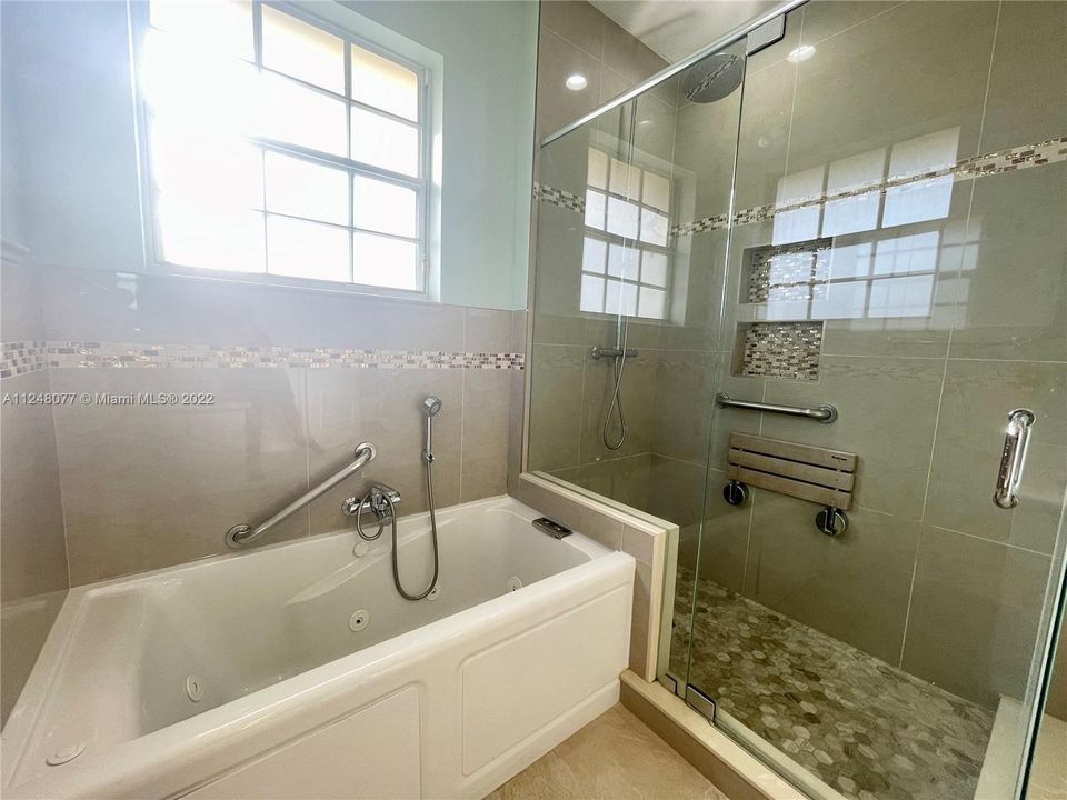 Recientemente alquilado: $4,500 (4 camas, 3 baños, 2313 Pies cuadrados)