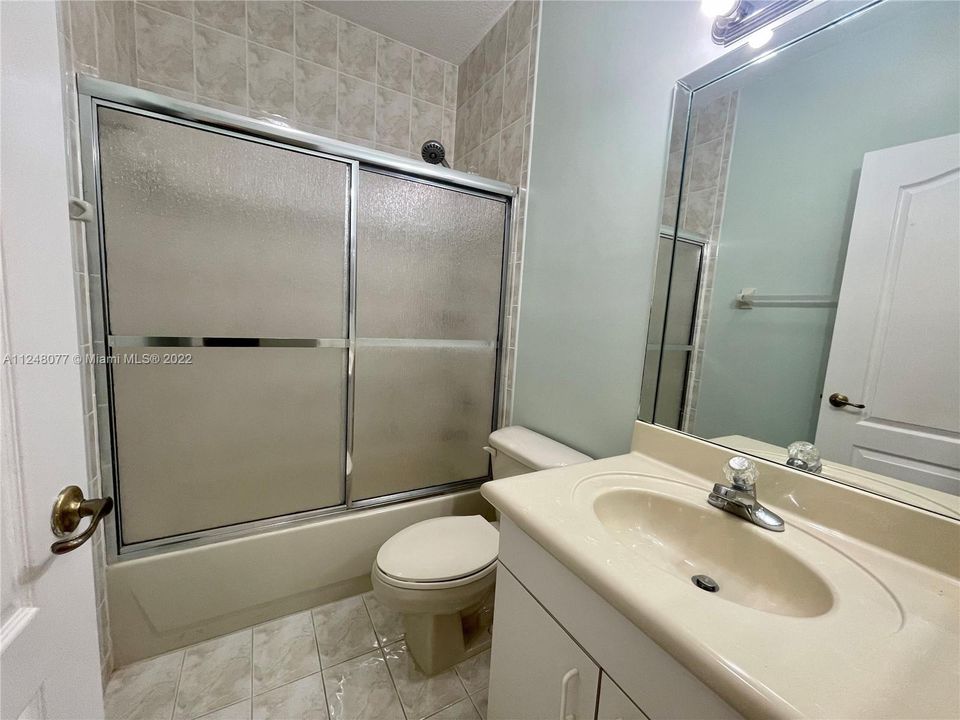 Recientemente alquilado: $4,500 (4 camas, 3 baños, 2313 Pies cuadrados)