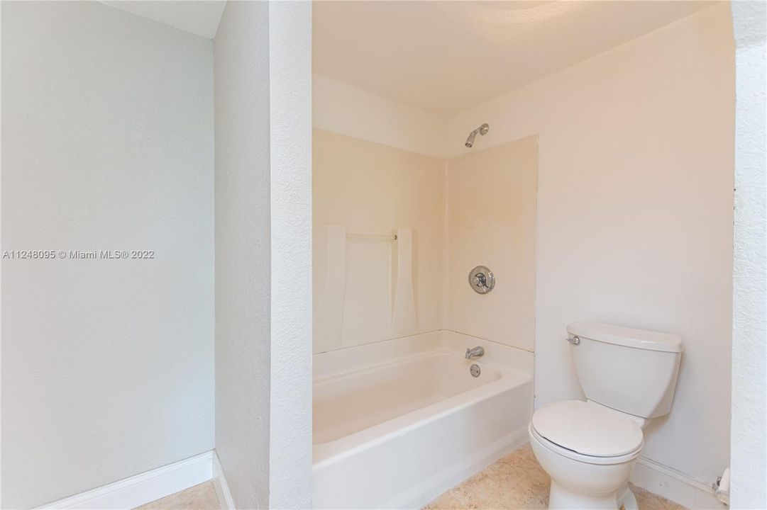 最近售出: $450,000 (2 贝兹, 2 浴室, 1331 平方英尺)