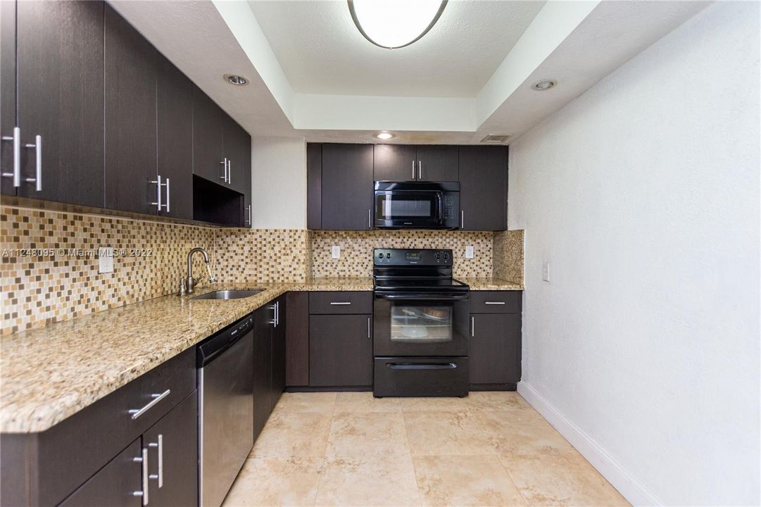 Recently Sold: $450,000 (2 beds, 2 baths, 1331 Square Feet)