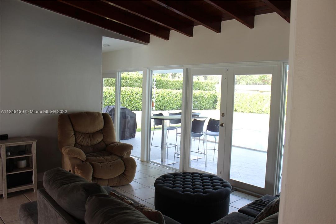 Recientemente alquilado: $3,900 (4 camas, 2 baños, 2239 Pies cuadrados)