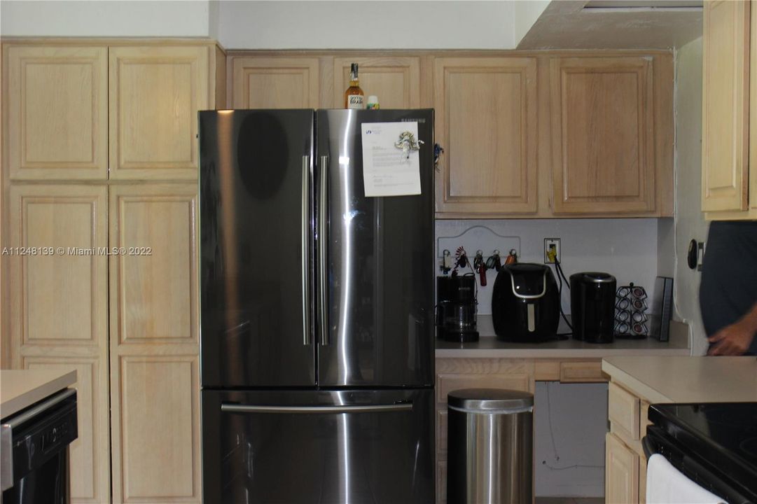 Recientemente alquilado: $3,900 (4 camas, 2 baños, 2239 Pies cuadrados)