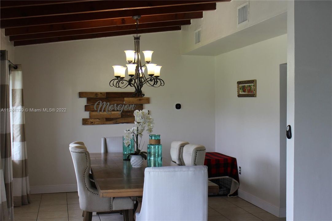 Recientemente alquilado: $3,900 (4 camas, 2 baños, 2239 Pies cuadrados)