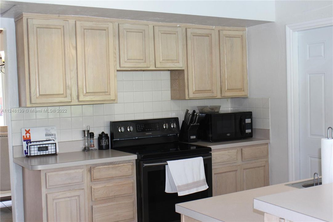 Recientemente alquilado: $3,900 (4 camas, 2 baños, 2239 Pies cuadrados)