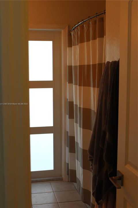 Recientemente alquilado: $3,900 (4 camas, 2 baños, 2239 Pies cuadrados)