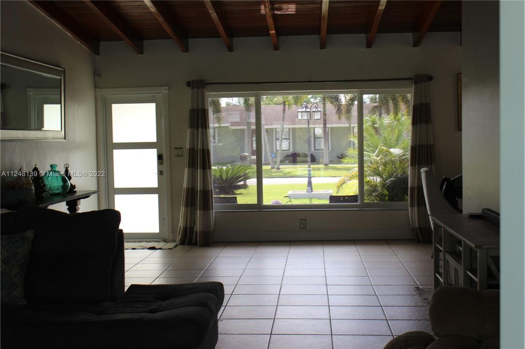 Recientemente alquilado: $3,900 (4 camas, 2 baños, 2239 Pies cuadrados)