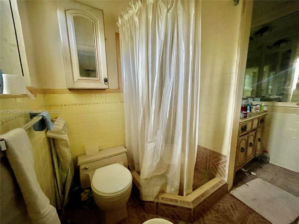 最近售出: $520,000 (3 贝兹, 2 浴室, 1644 平方英尺)