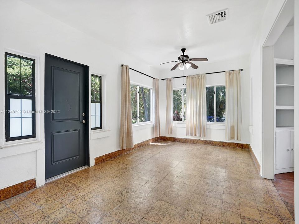 Recently Sold: $1,795,000 (3 beds, 2 baths, 2986 Square Feet)