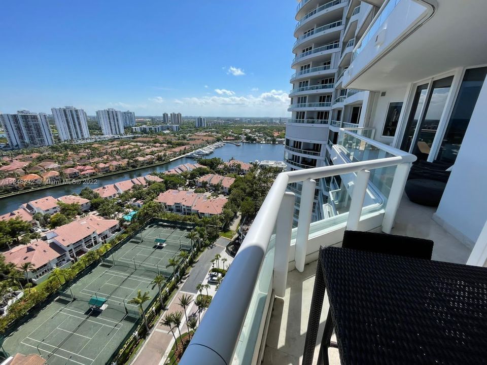 Recently Sold: $2,120,000 (3 beds, 3 baths, 2970 Square Feet)