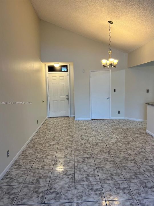 Recently Sold: $112,500 (1 beds, 1 baths, 720 Square Feet)
