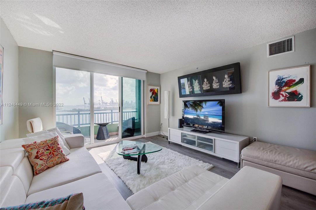 Recently Sold: $740,000 (1 beds, 1 baths, 780 Square Feet)