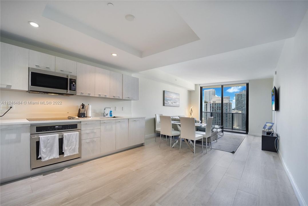 For Sale: $670,000 (1 beds, 2 baths, 851 Square Feet)