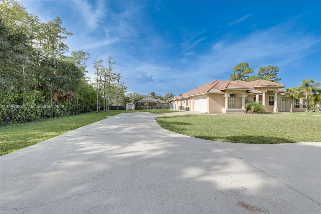 Vendido Recientemente: $775,000 (4 camas, 3 baños, 3417 Pies cuadrados)