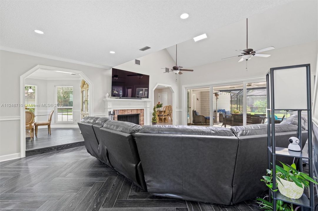 Недавно продано: $769,900 (5 спален, 3 ванн, 0 Квадратных фут)