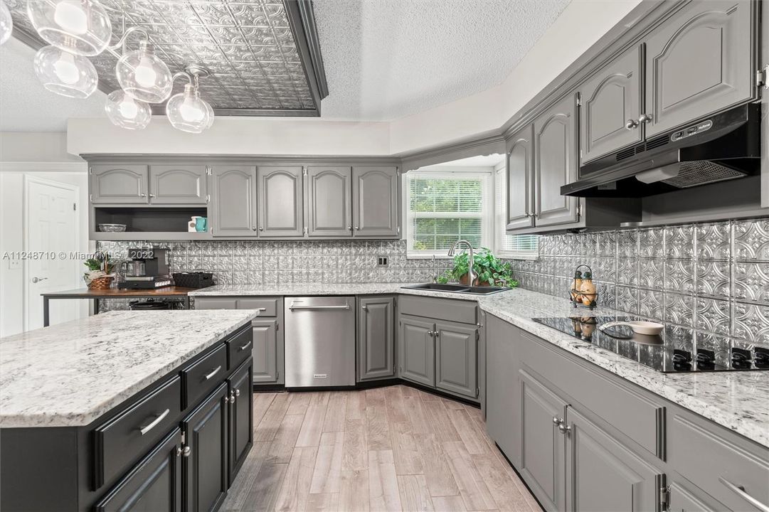 Недавно продано: $769,900 (5 спален, 3 ванн, 0 Квадратных фут)