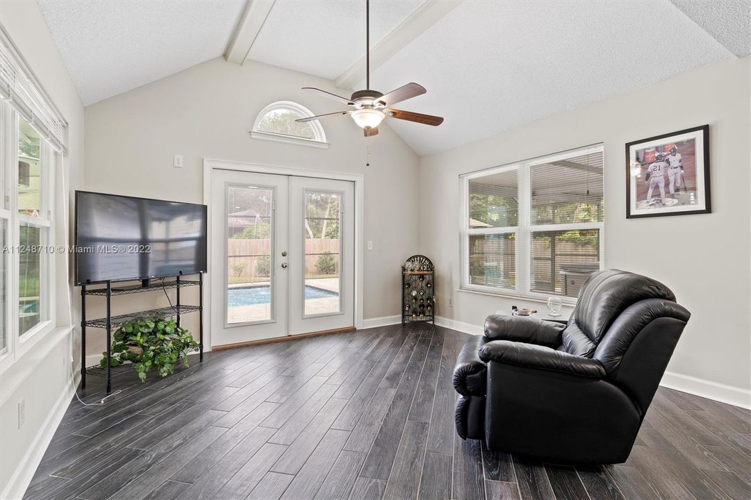 Недавно продано: $769,900 (5 спален, 3 ванн, 0 Квадратных фут)