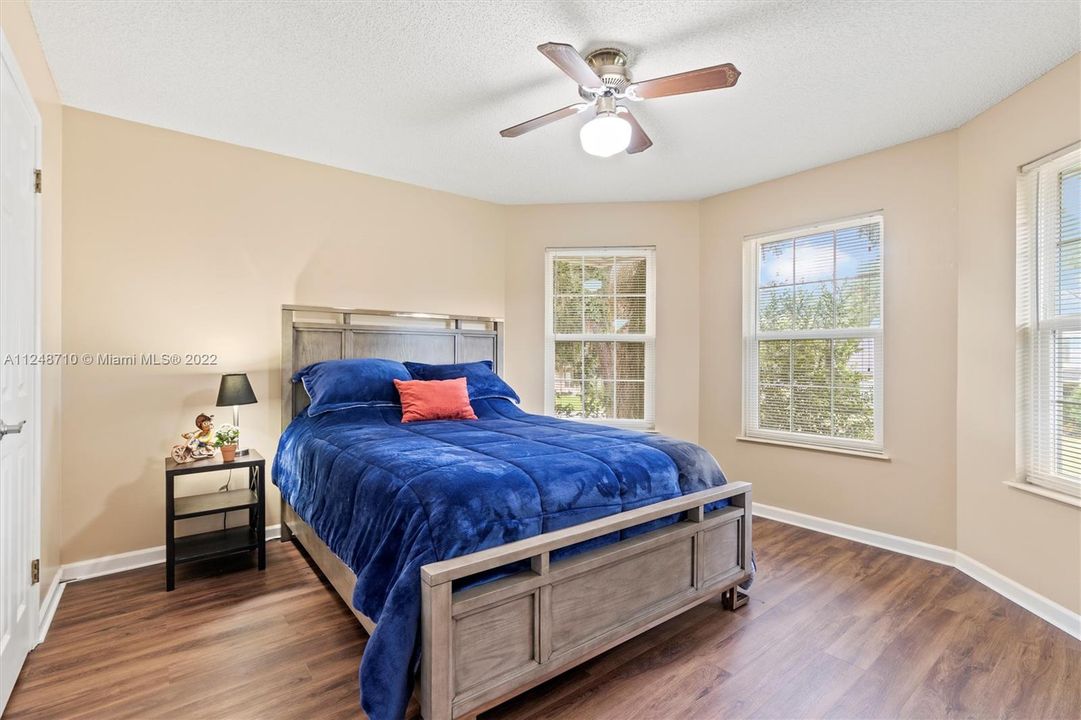 Недавно продано: $769,900 (5 спален, 3 ванн, 0 Квадратных фут)