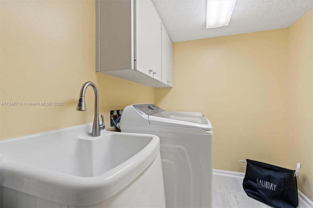 Недавно продано: $769,900 (5 спален, 3 ванн, 0 Квадратных фут)