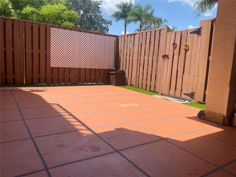 Vendido Recientemente: $269,000 (3 camas, 3 baños, 1371 Pies cuadrados)