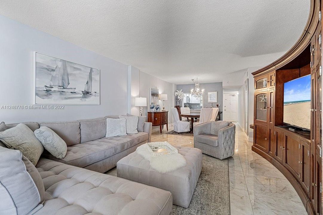 Recently Sold: $345,000 (2 beds, 2 baths, 1002 Square Feet)