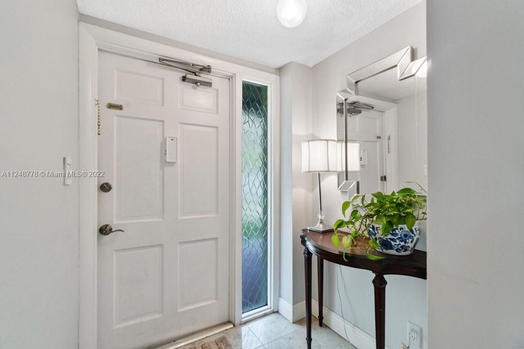 Recently Sold: $345,000 (2 beds, 2 baths, 1002 Square Feet)