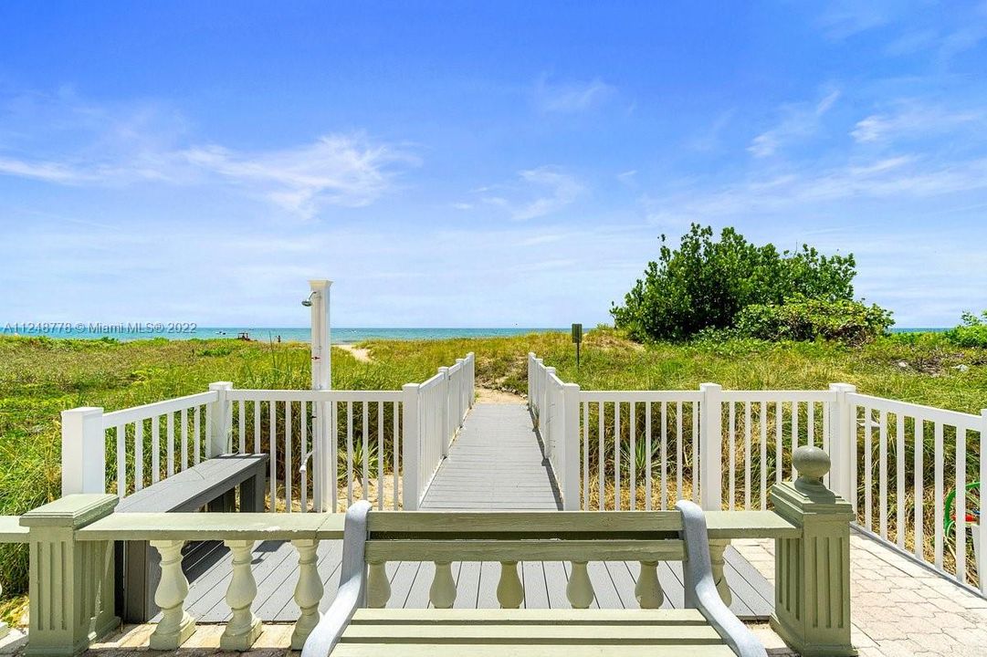Recently Sold: $345,000 (2 beds, 2 baths, 1002 Square Feet)
