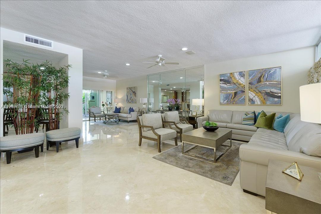 Recently Sold: $345,000 (2 beds, 2 baths, 1002 Square Feet)