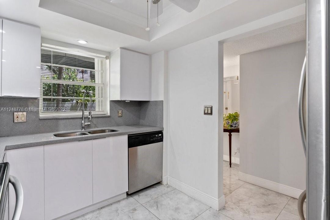 Recently Sold: $345,000 (2 beds, 2 baths, 1002 Square Feet)