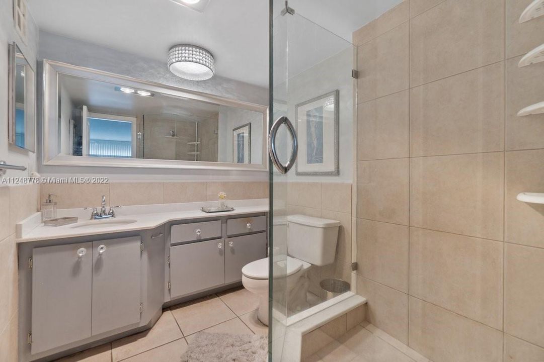 Recently Sold: $345,000 (2 beds, 2 baths, 1002 Square Feet)