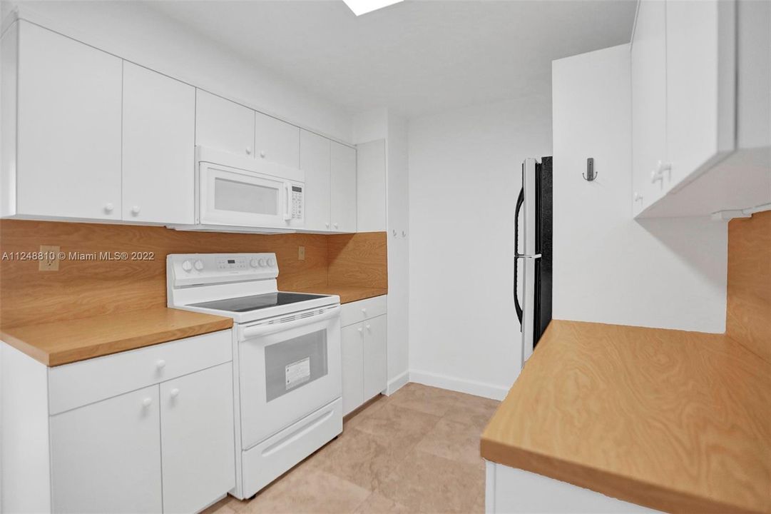 Recently Rented: $3,200 (1 beds, 1 baths, 1150 Square Feet)
