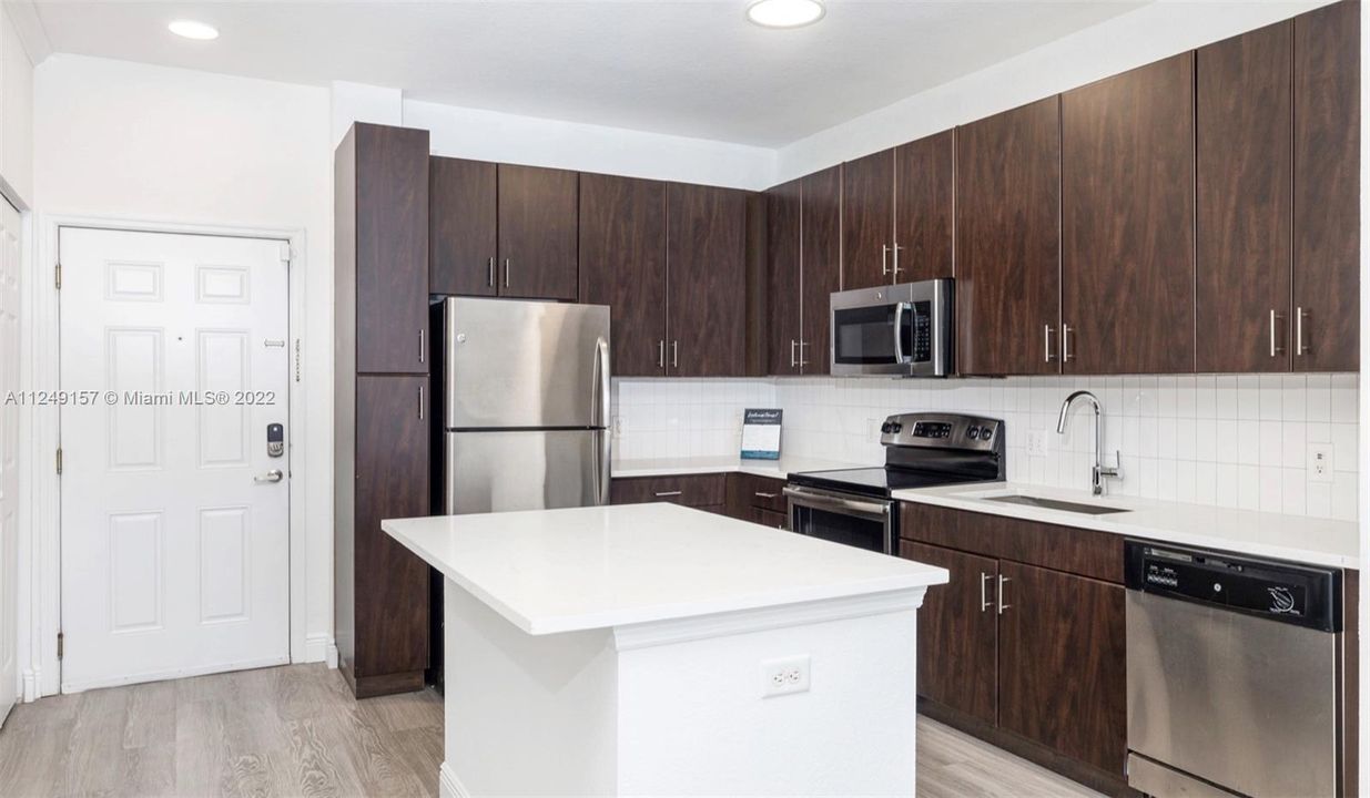 Recently Rented: $2,699 (2 beds, 2 baths, 1059 Square Feet)
