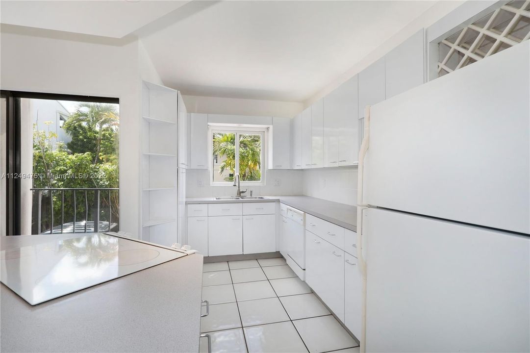 Recently Sold: $750,000 (2 beds, 2 baths, 1275 Square Feet)
