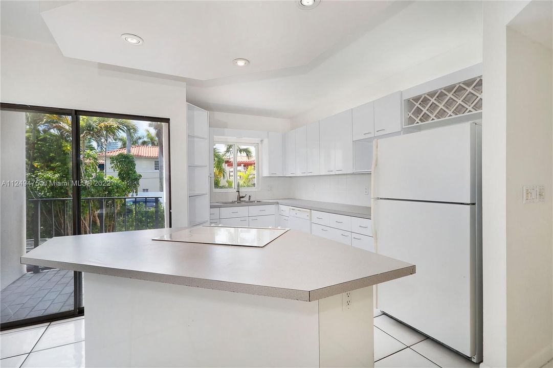 Recently Sold: $750,000 (2 beds, 2 baths, 1275 Square Feet)