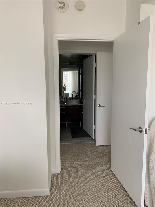 Recently Sold: $430,000 (1 beds, 1 baths, 806 Square Feet)