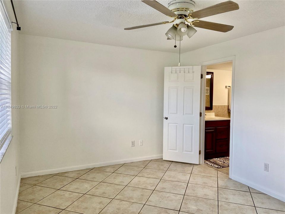 Recently Rented: $2,000 (3 beds, 2 baths, 1195 Square Feet)