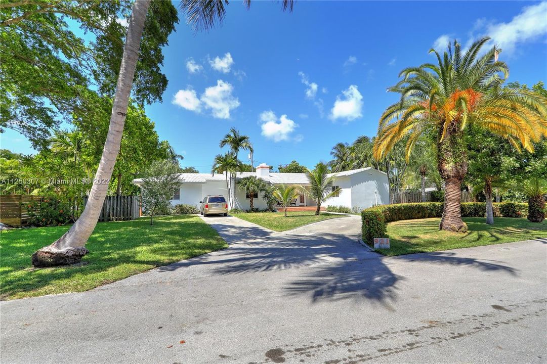 Recently Sold: $1,890,000 (5 beds, 4 baths, 3296 Square Feet)