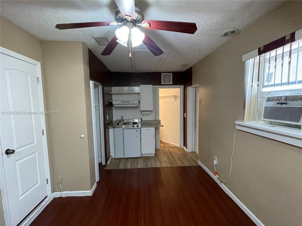 Recently Rented: $1,000 (0 beds, 1 baths, 500 Square Feet)