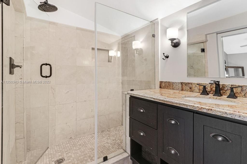 Недавно арендовано: $8,000 (4 спален, 3 ванн, 2160 Квадратных фут)