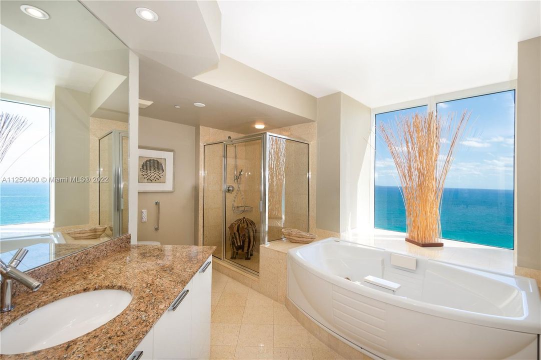 Master Bathroom w soaking tub overlooking ocean