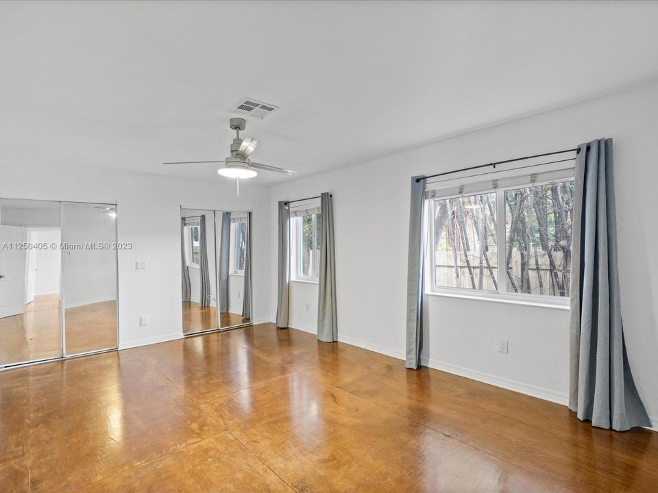 Recently Sold: $800,000 (3 beds, 1 baths, 1363 Square Feet)