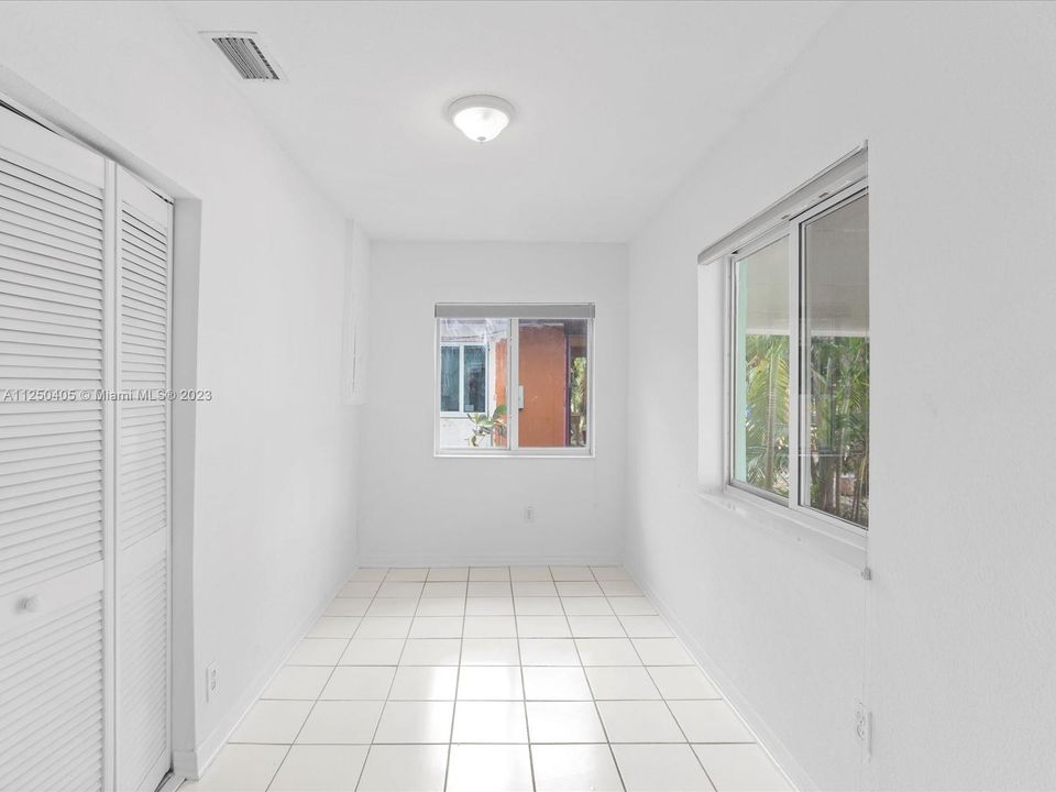 Recently Sold: $800,000 (3 beds, 1 baths, 1363 Square Feet)