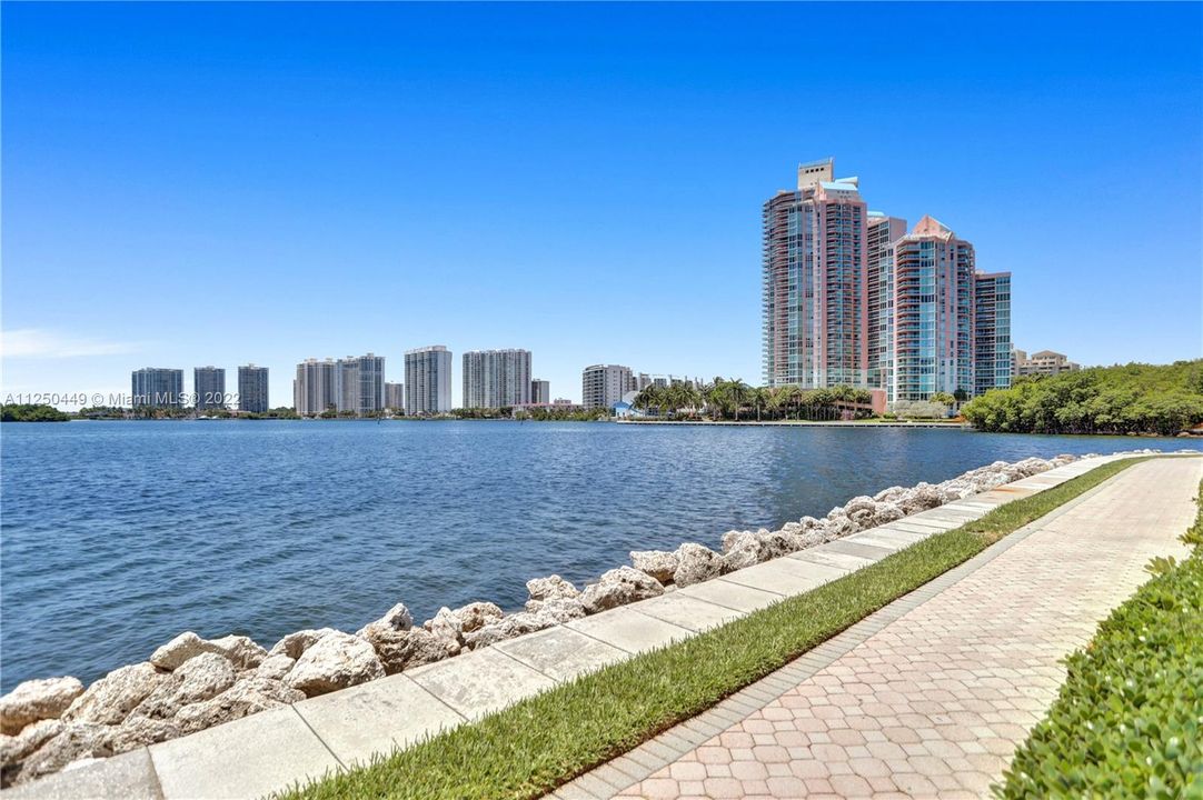 Recently Sold: $665,000 (2 beds, 2 baths, 1365 Square Feet)
