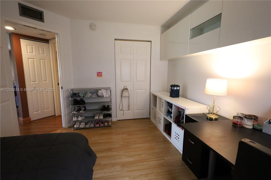 最近售出: $330,000 (2 贝兹, 2 浴室, 1200 平方英尺)