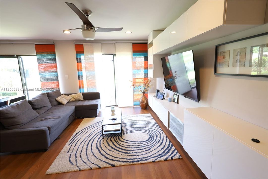 最近售出: $330,000 (2 贝兹, 2 浴室, 1200 平方英尺)