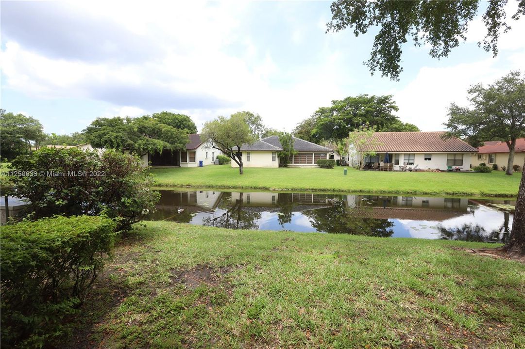 最近售出: $330,000 (2 贝兹, 2 浴室, 1200 平方英尺)