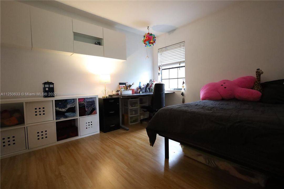 最近售出: $330,000 (2 贝兹, 2 浴室, 1200 平方英尺)