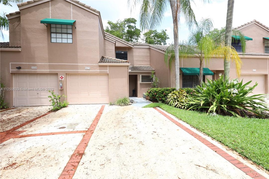 最近售出: $330,000 (2 贝兹, 2 浴室, 1200 平方英尺)