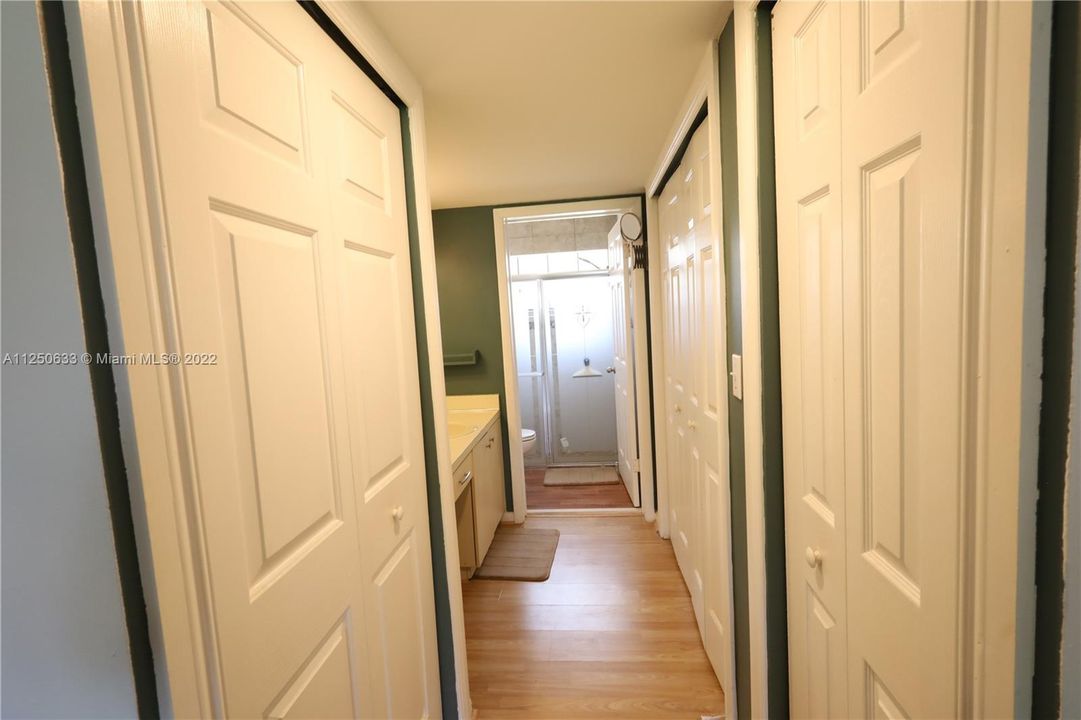 最近售出: $330,000 (2 贝兹, 2 浴室, 1200 平方英尺)