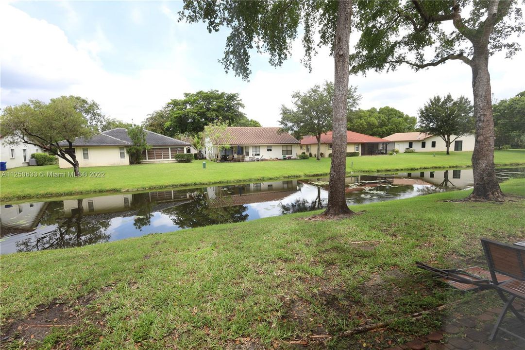 最近售出: $330,000 (2 贝兹, 2 浴室, 1200 平方英尺)